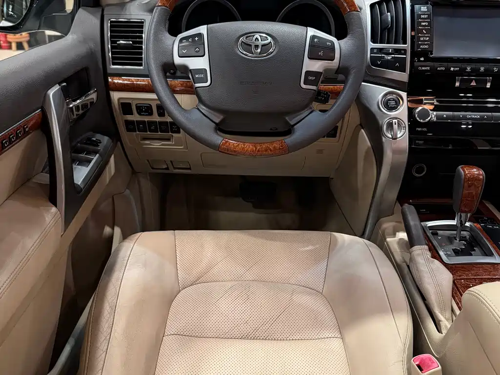 Toyota Land Cruiser 2013 — фото 12