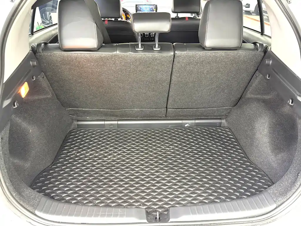 Toyota Yaris L 2022 — фото 10