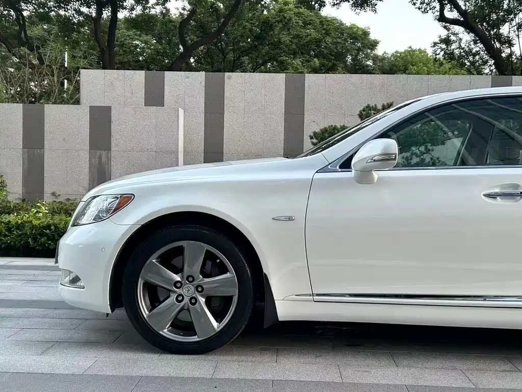 Lexus LS 2008