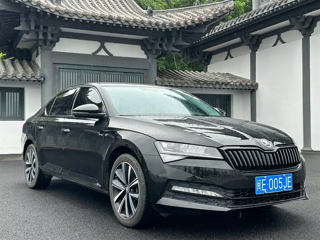 Skoda Superb 2023 — фото 3