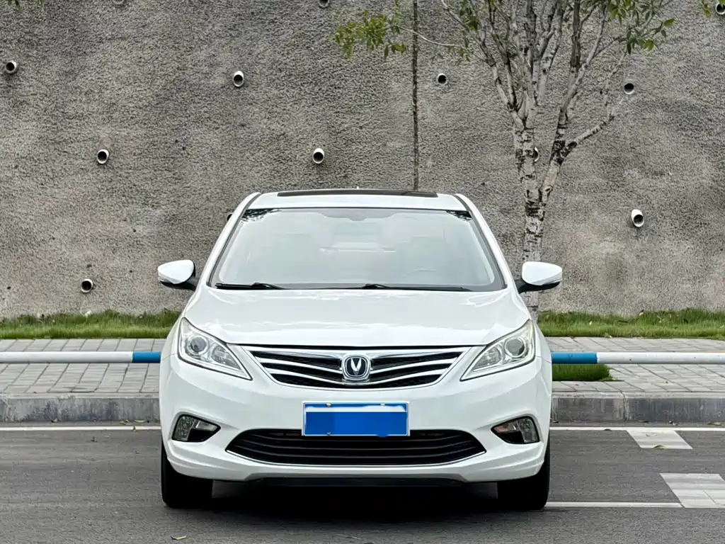 Changan Eado 2016 — фото 3