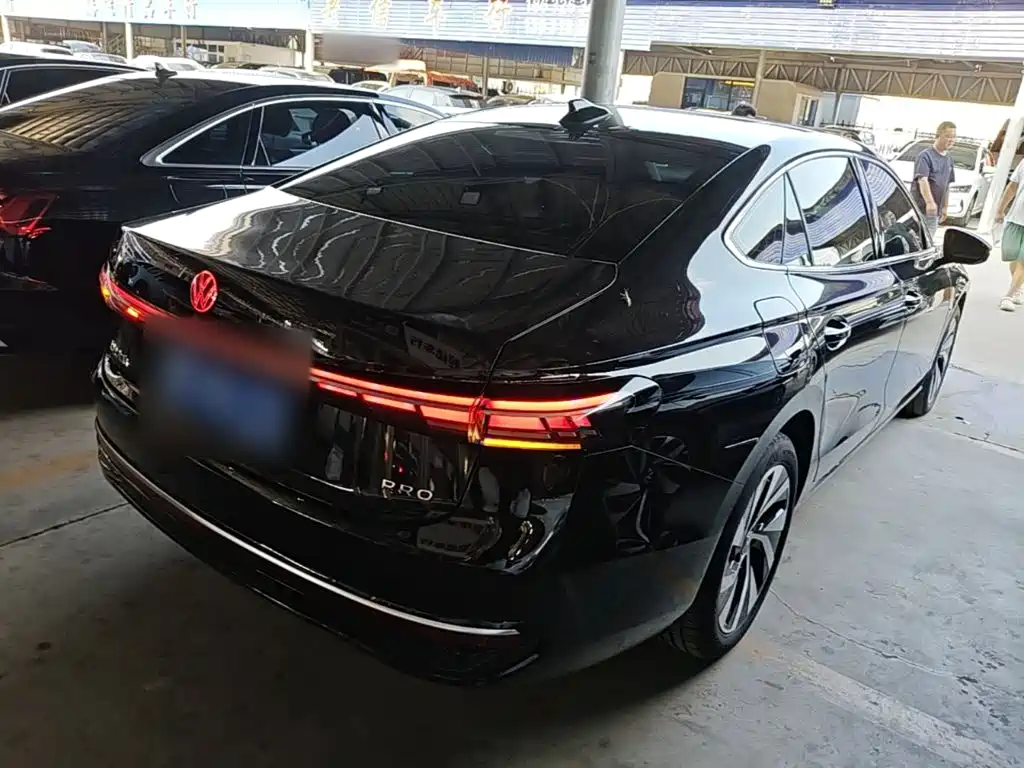 Volkswagen Passat 2025