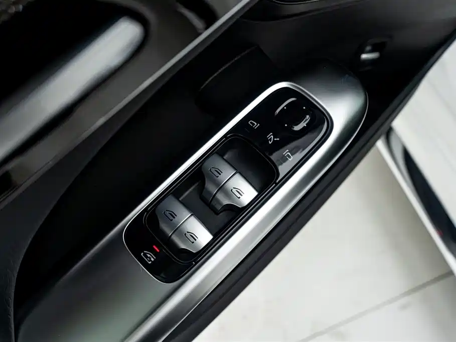 Mercedes-Benz C-Class 2024 — фото 14