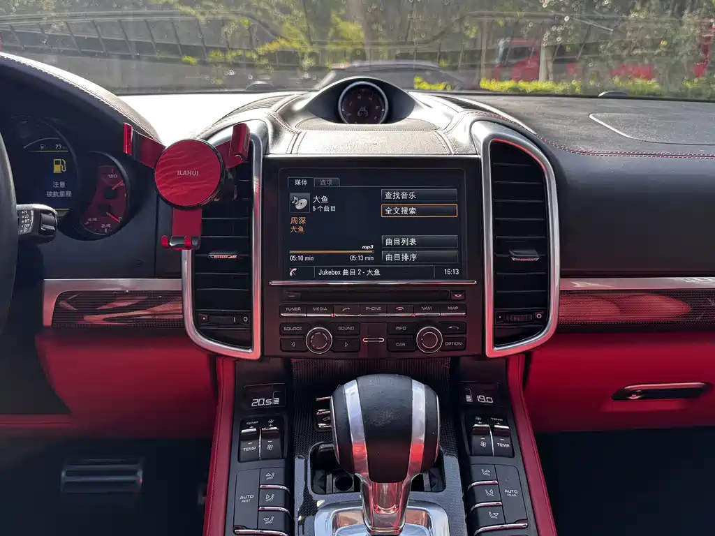 Porsche Cayenne 2016 — фото 17
