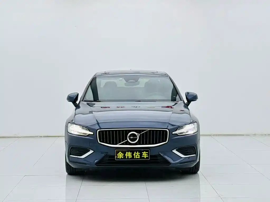 Volvo S60 2022 — фото 2