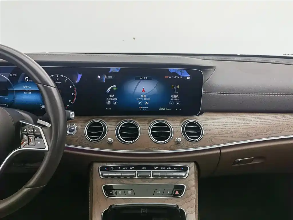 Mercedes-Benz E-Class 2022 — фото 12
