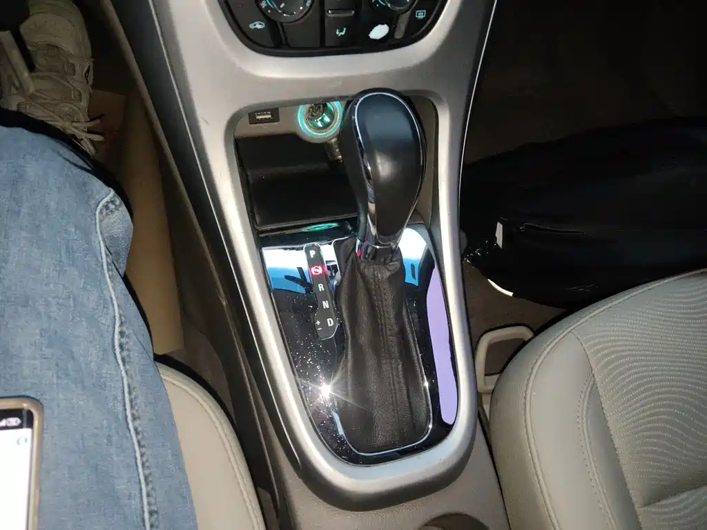 Buick Excelle 2014 — фото 10
