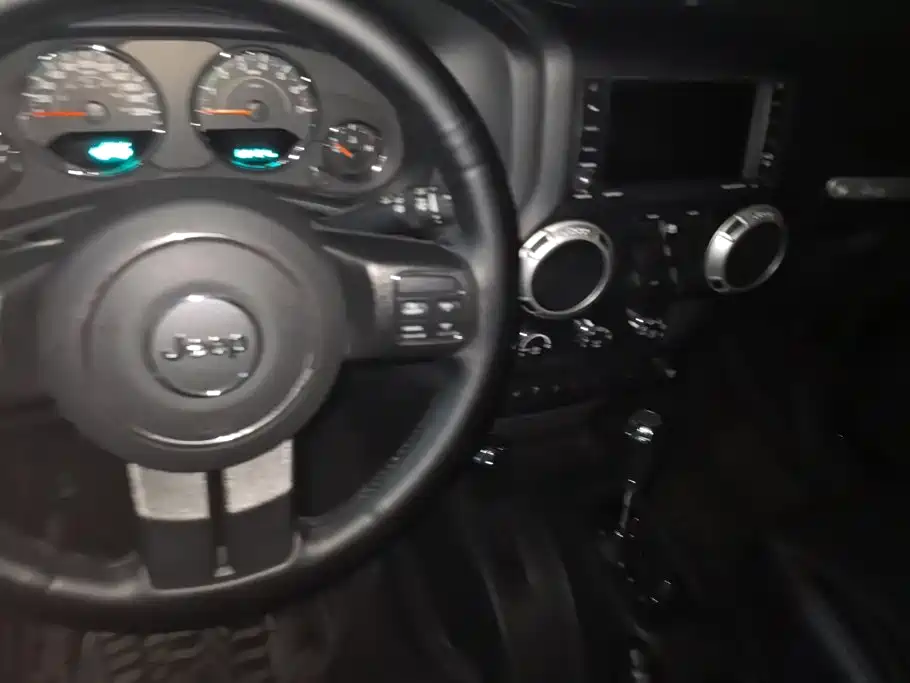 Jeep Wrangler 2017 — фото 12