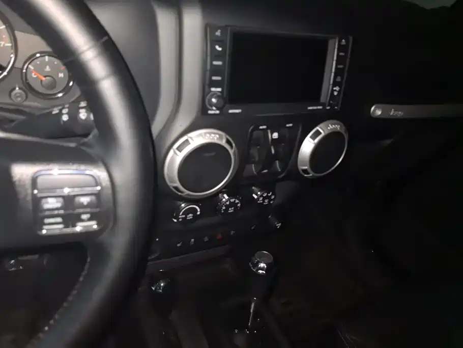 Jeep Wrangler 2017 — фото 13