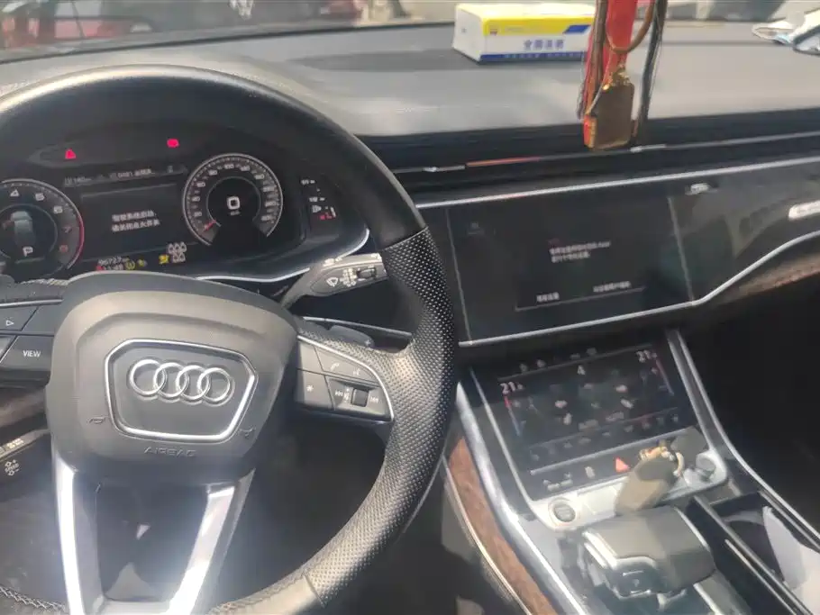 Audi Q7 2023 — фото 12