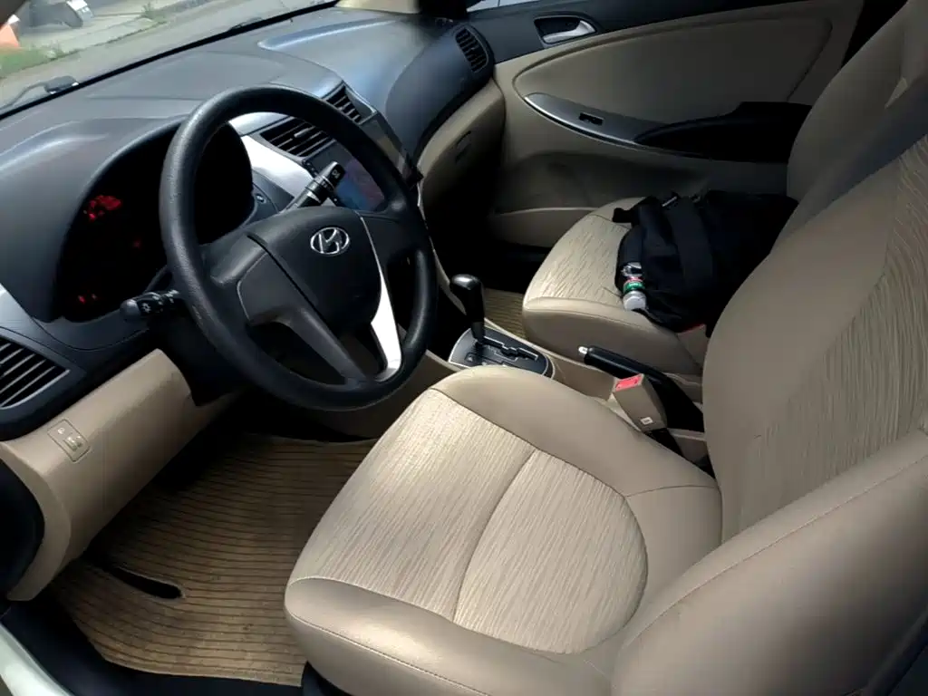 Hyundai Verna 2015 — фото 15