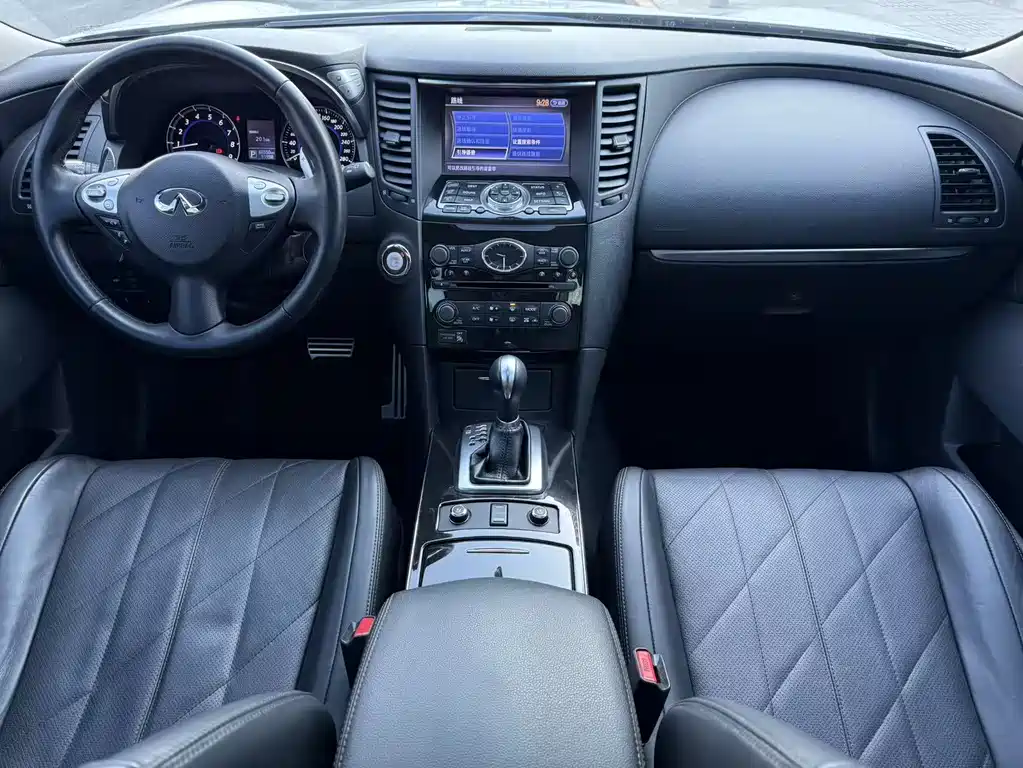 Infiniti QX70 2015 — фото 6