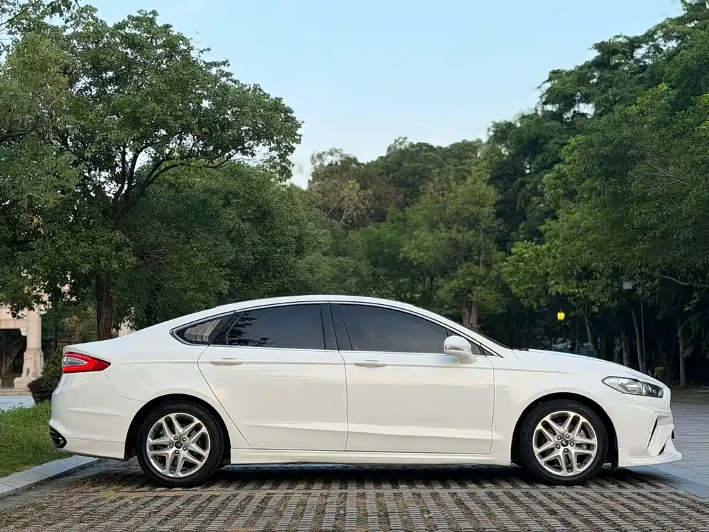 Ford Mondeo 2015 — фото 4
