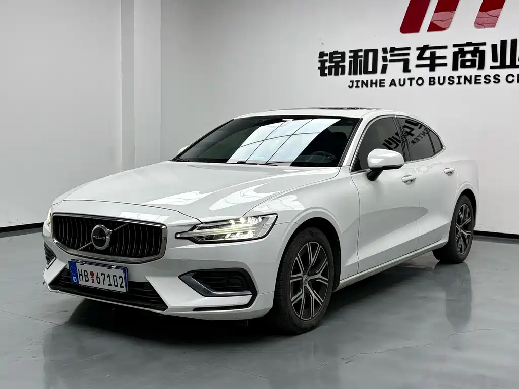 Volvo S60 2022 — фото 1