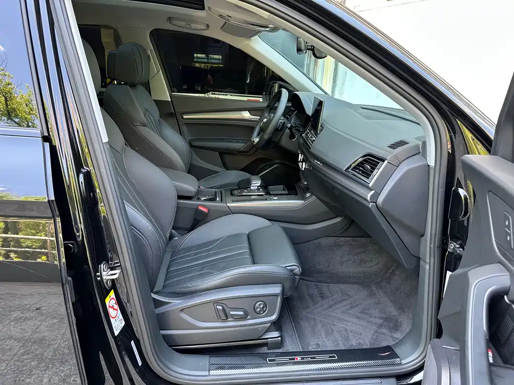 Audi Q5L 2022 — фото 11