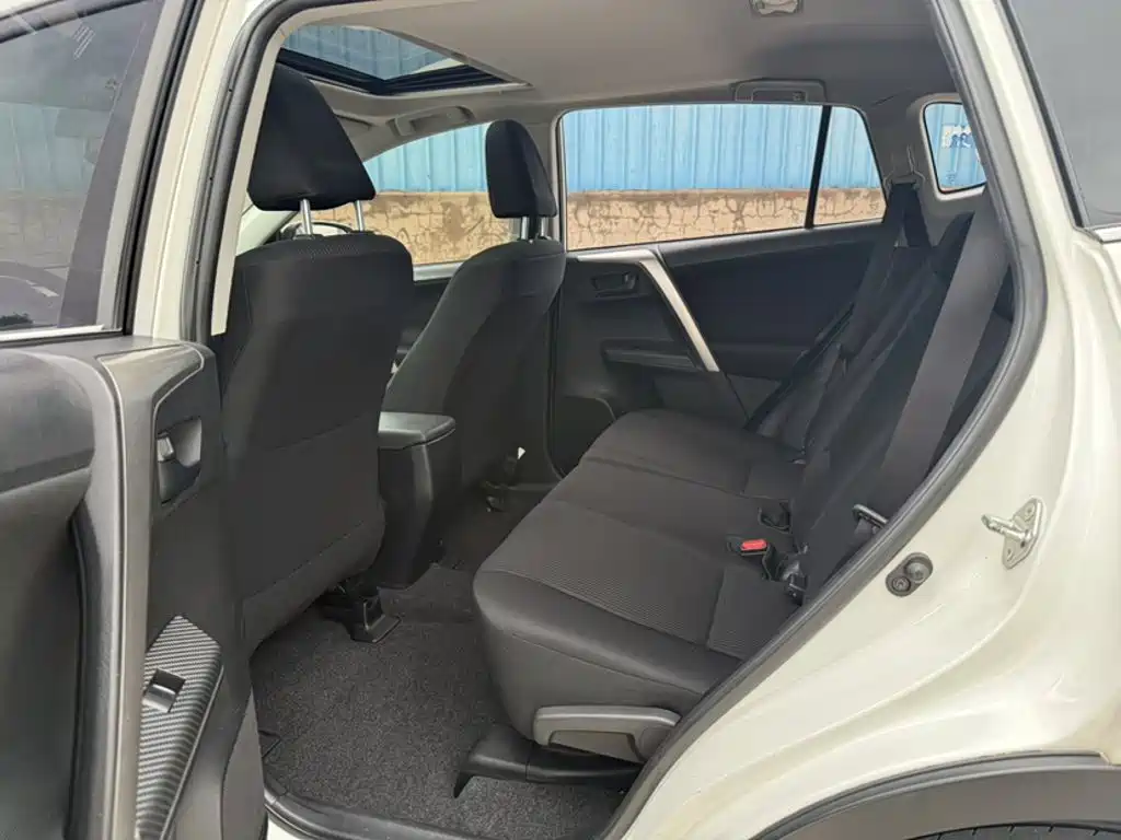 Toyota RAV4 2016 — фото 14