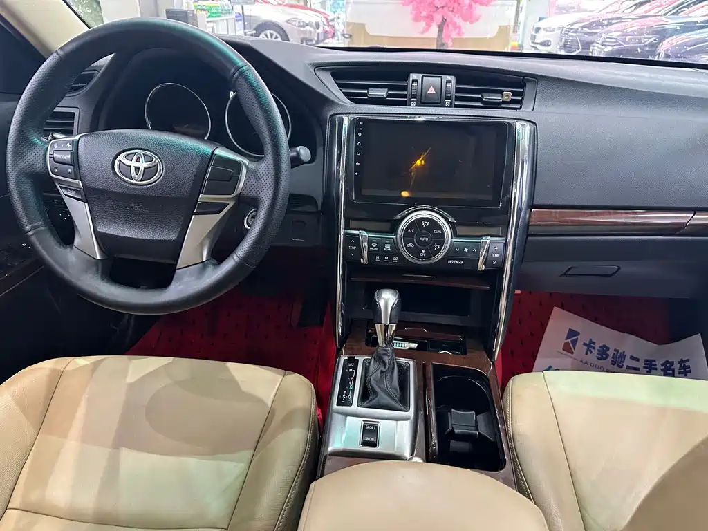 Toyota Reiz 2015 — фото 14
