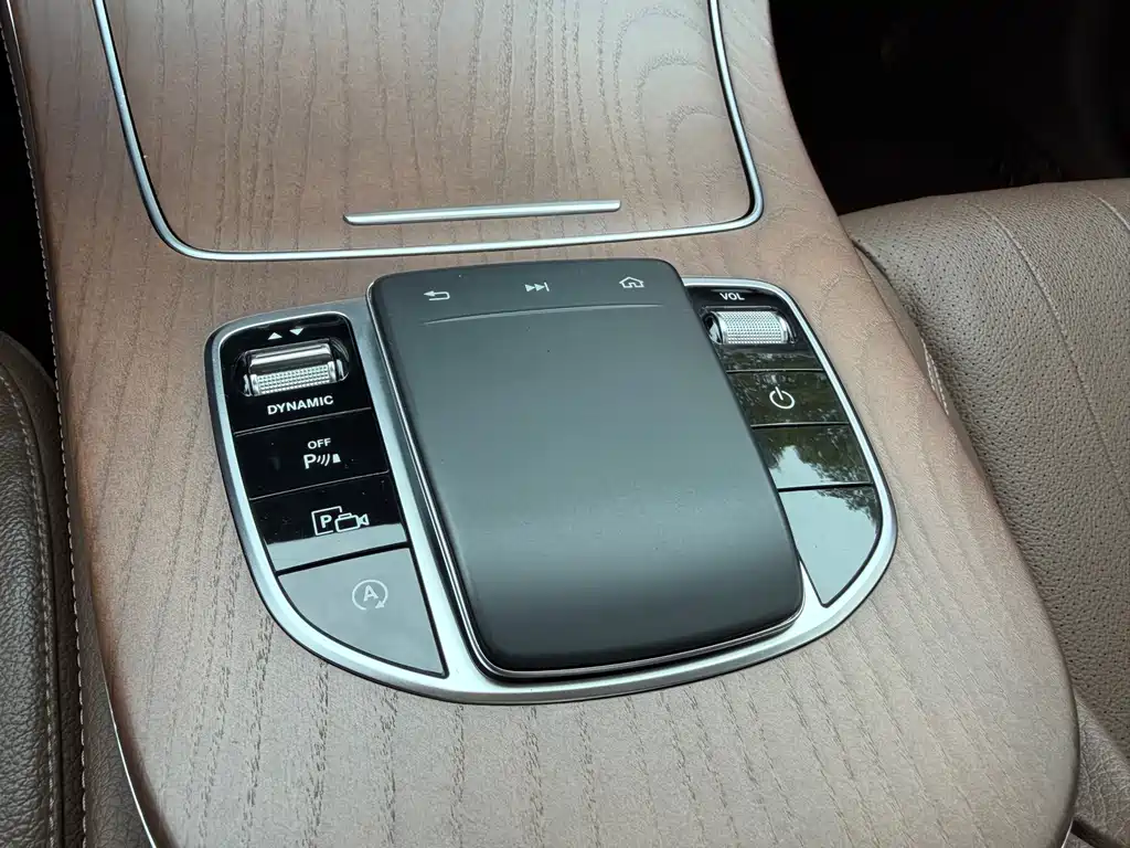 Mercedes-Benz E-Class 2020 — фото 11