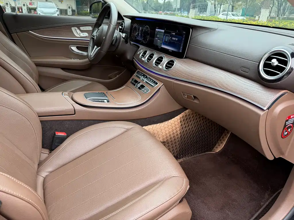 Mercedes-Benz E-Class 2020 — фото 18