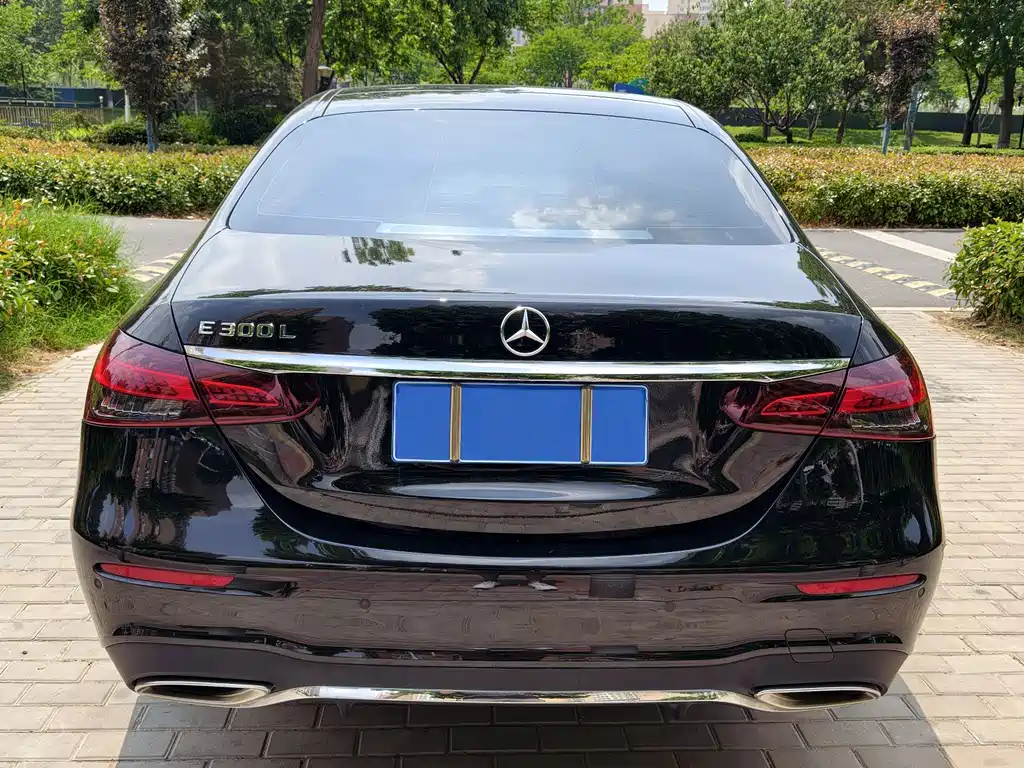 Mercedes-Benz E-Class 2023 — фото 8