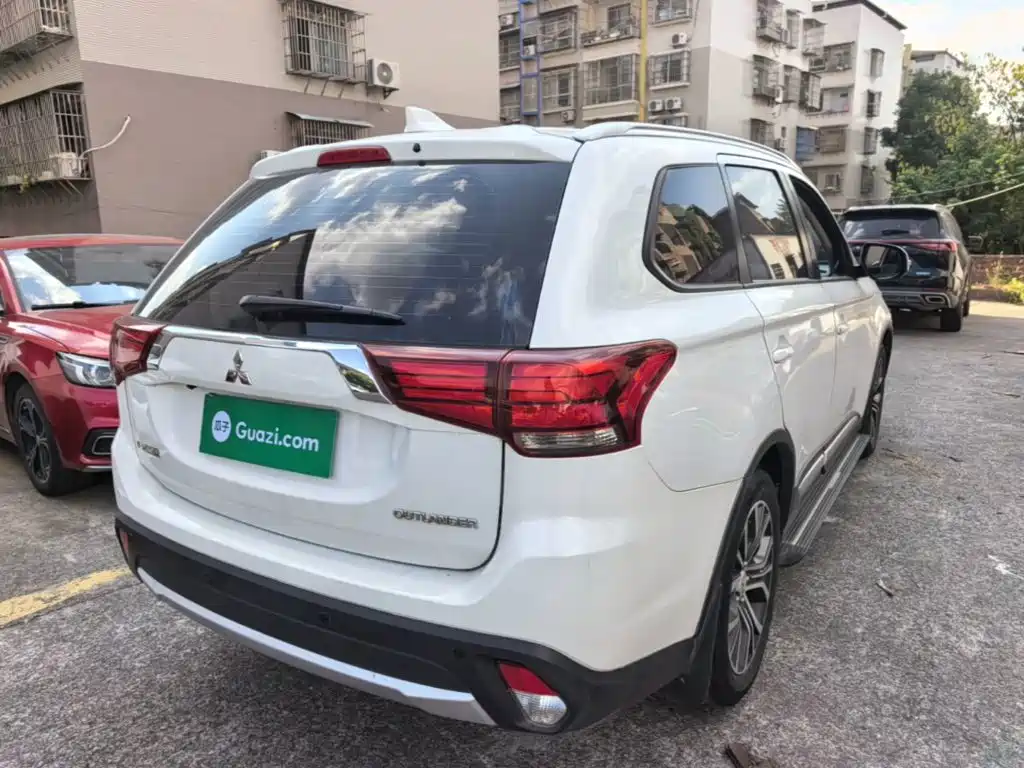 Mitsubishi Outlander 2018 — фото 7