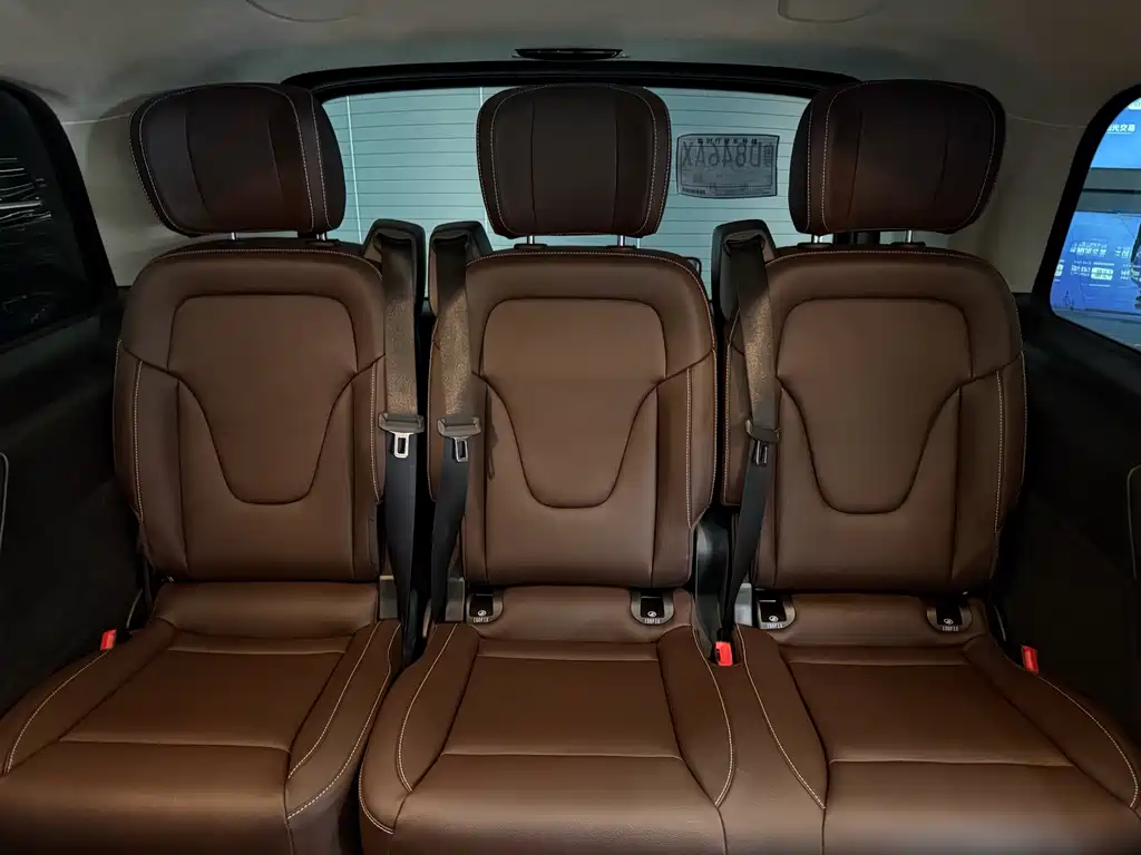 Mercedes-Benz V-Class 2022 — фото 15