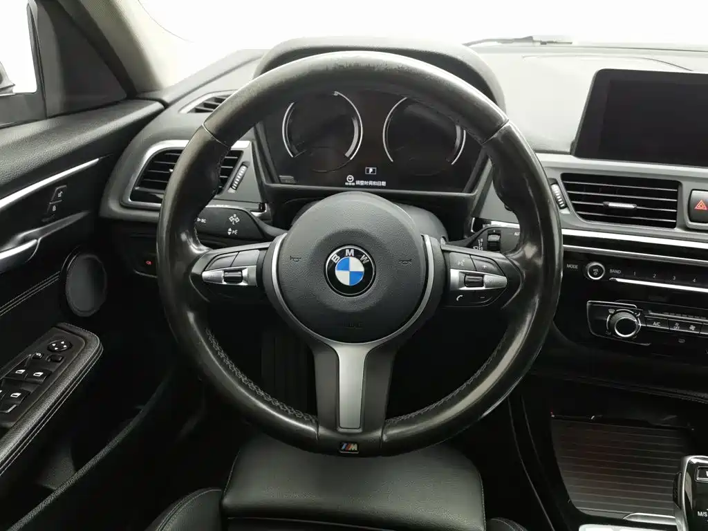 BMW 1 Series 2020 — фото 11