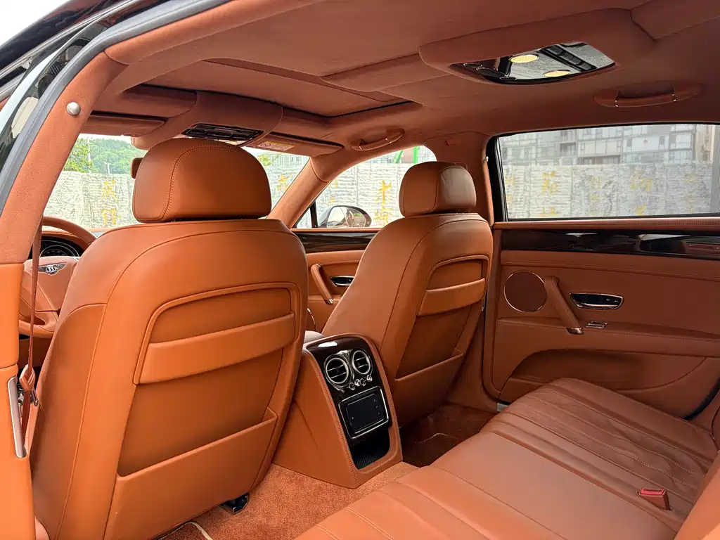 Bentley Flying Spur 2014 — фото 16