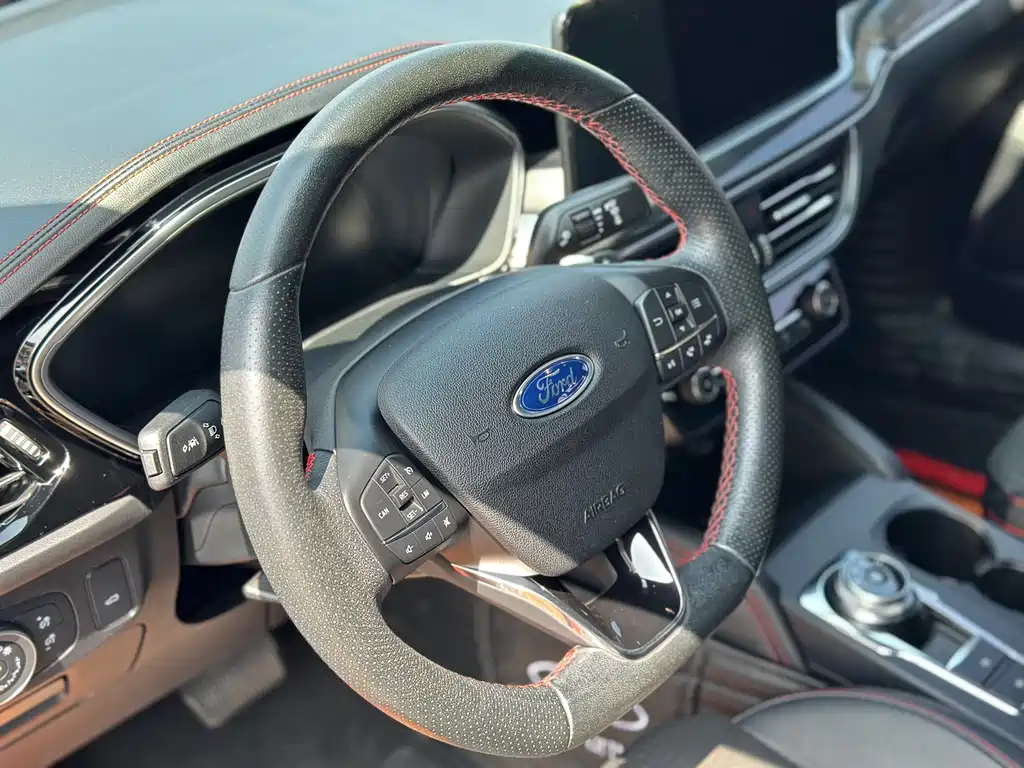 Ford Focus 2021 — фото 11