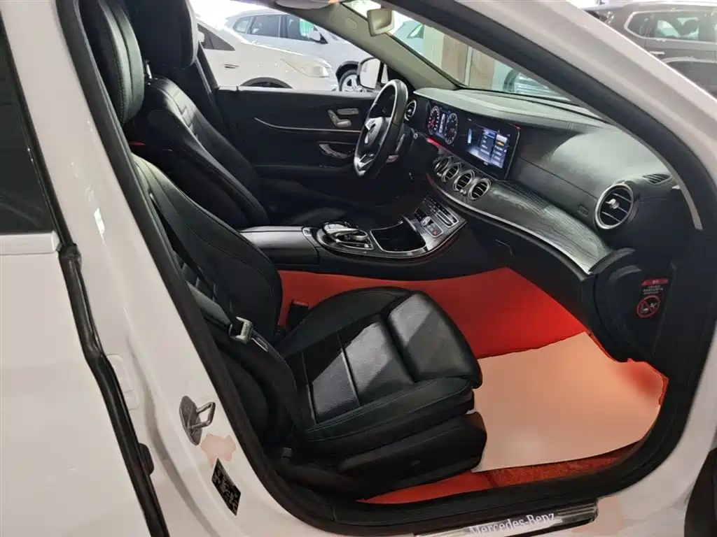 Mercedes-Benz E-Class 2018 — фото 25