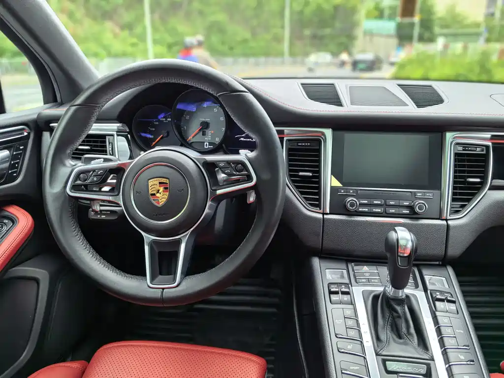 Porsche Macan 2018 — фото 14