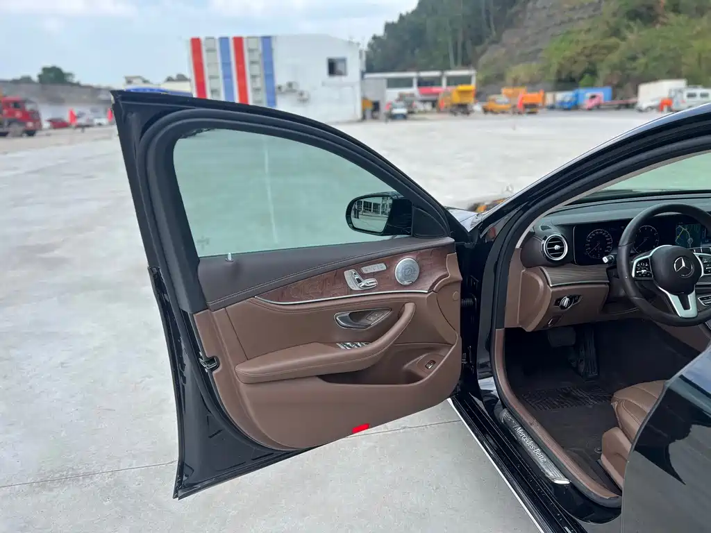 Mercedes-Benz E-Class 2020 — фото 13