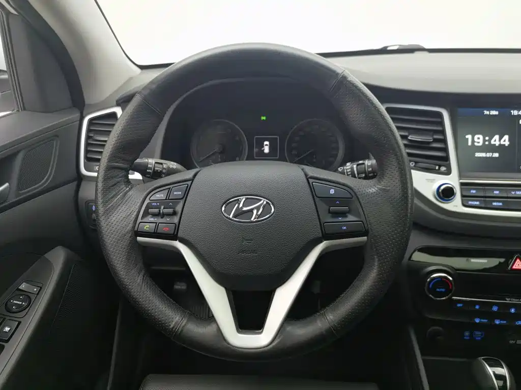 Hyundai Tucson 2018 — фото 11