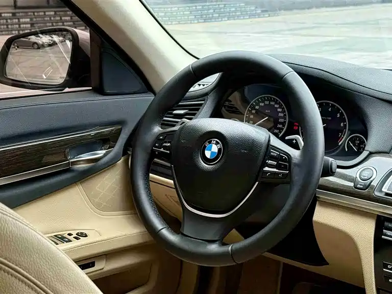 BMW 7 Series 2013 — фото 15