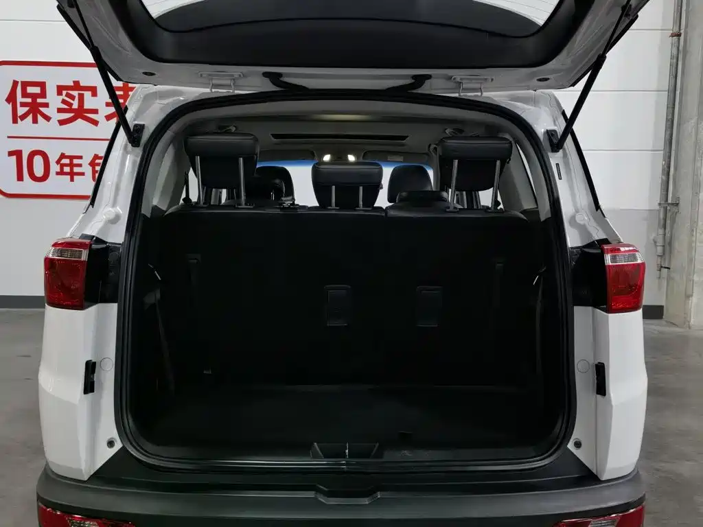 Wuling Hongguang S3 2018 — фото 16