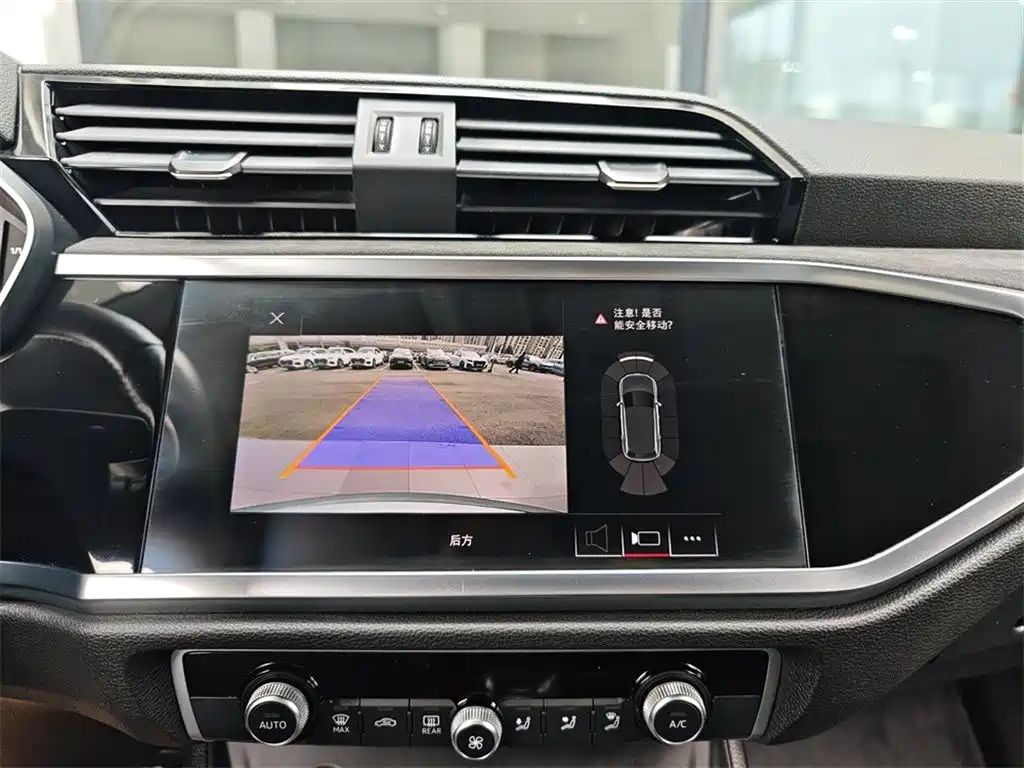 Audi Q3 2021 — фото 11