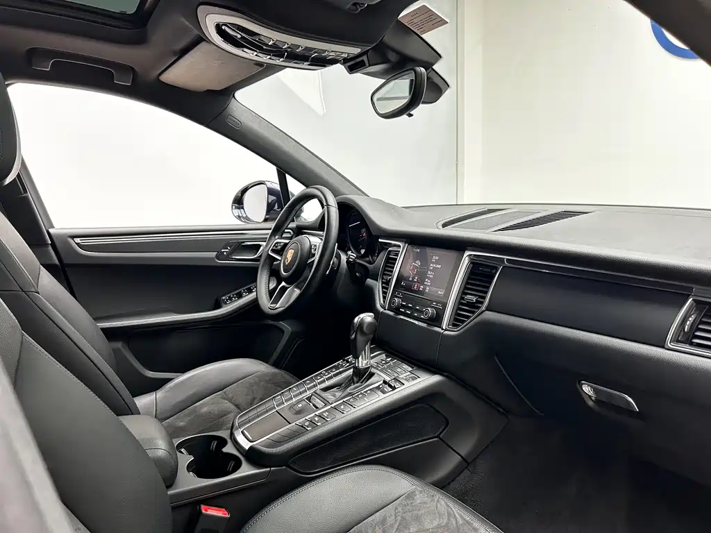 Porsche Macan 2017 — фото 18