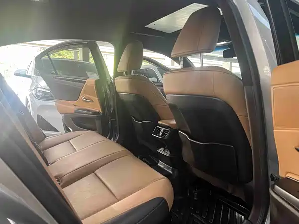 Lexus ES 2021