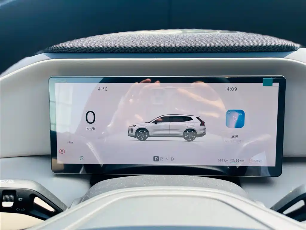 Volvo XC70 Plug-In Hybrid 2025 — фото 16