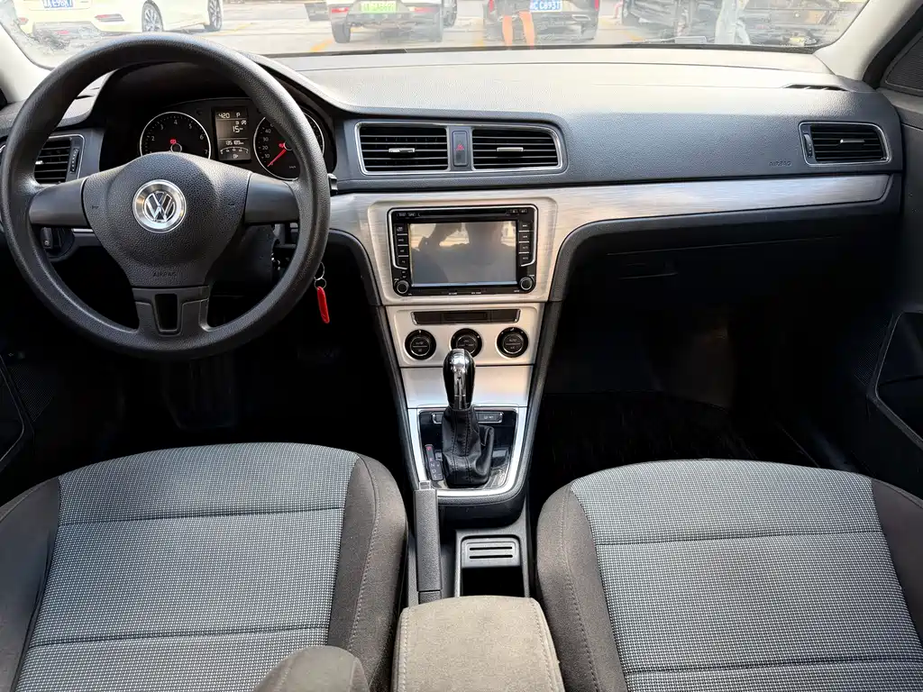 Volkswagen Lavida 2014