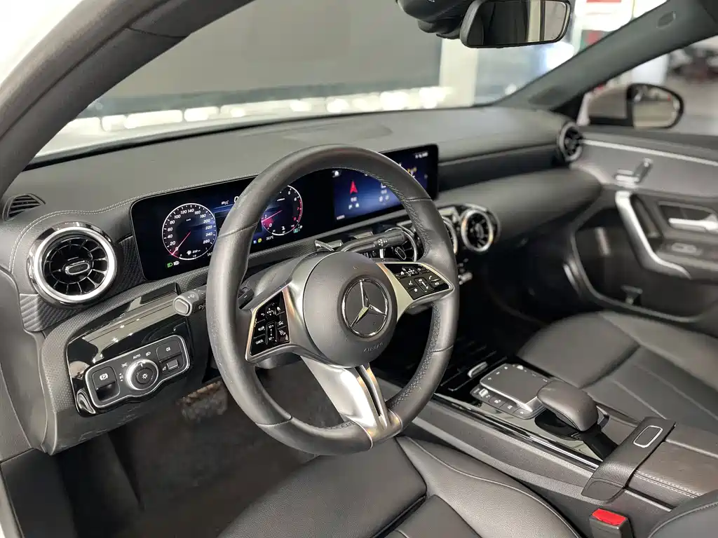 Mercedes-Benz A-Class 2024 — фото 17