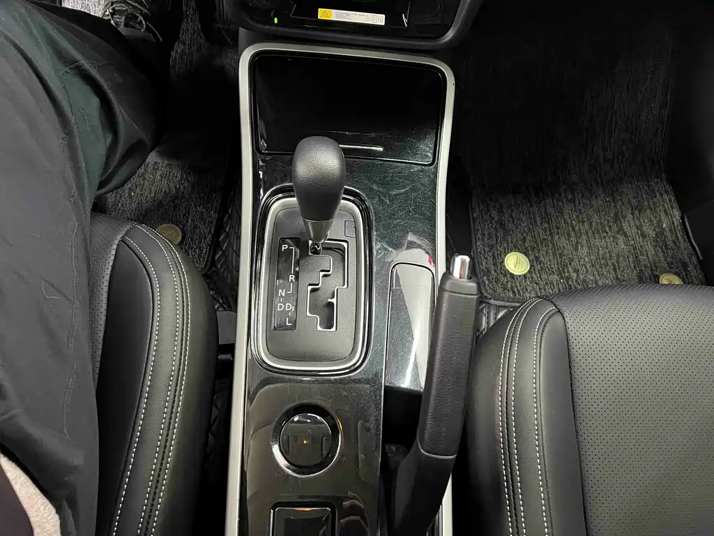 Mitsubishi Outlander 2022 — фото 15