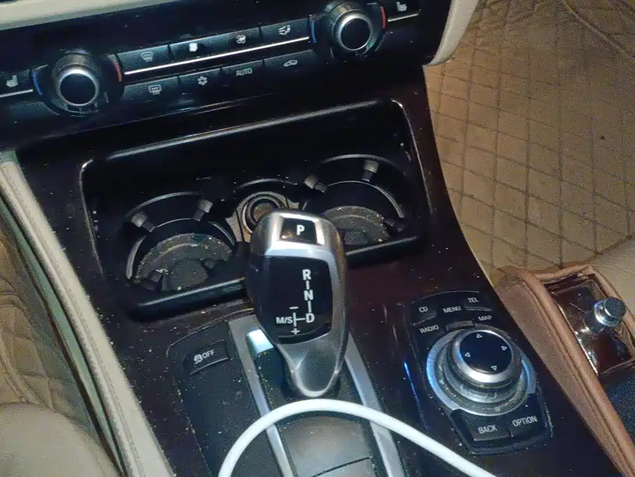 BMW 5 Series 2012 — фото 16