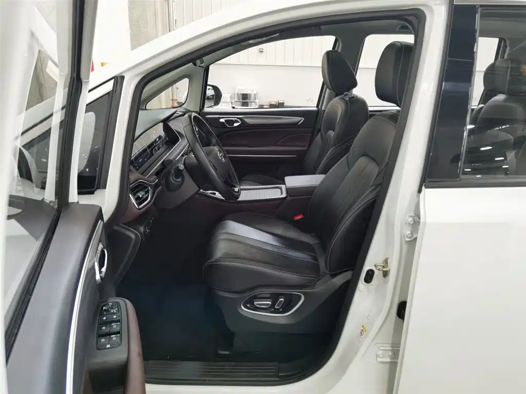 GAC Motor Trumpchi M6 2023 — фото 10