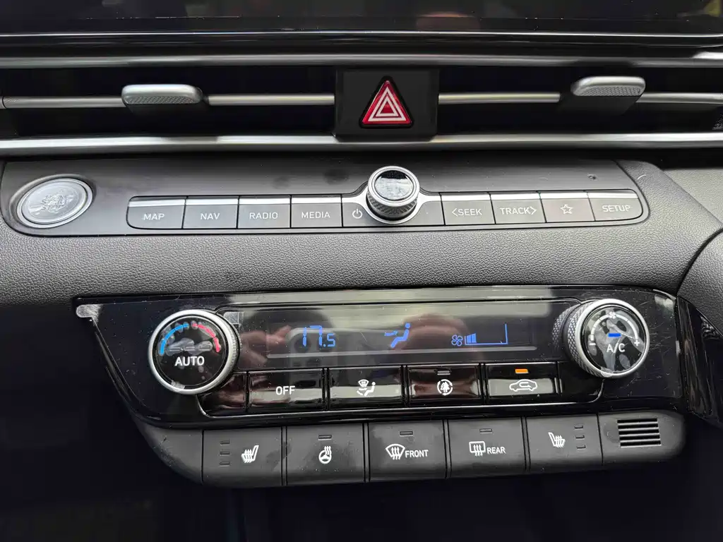 Hyundai Elantra 2023 — фото 28