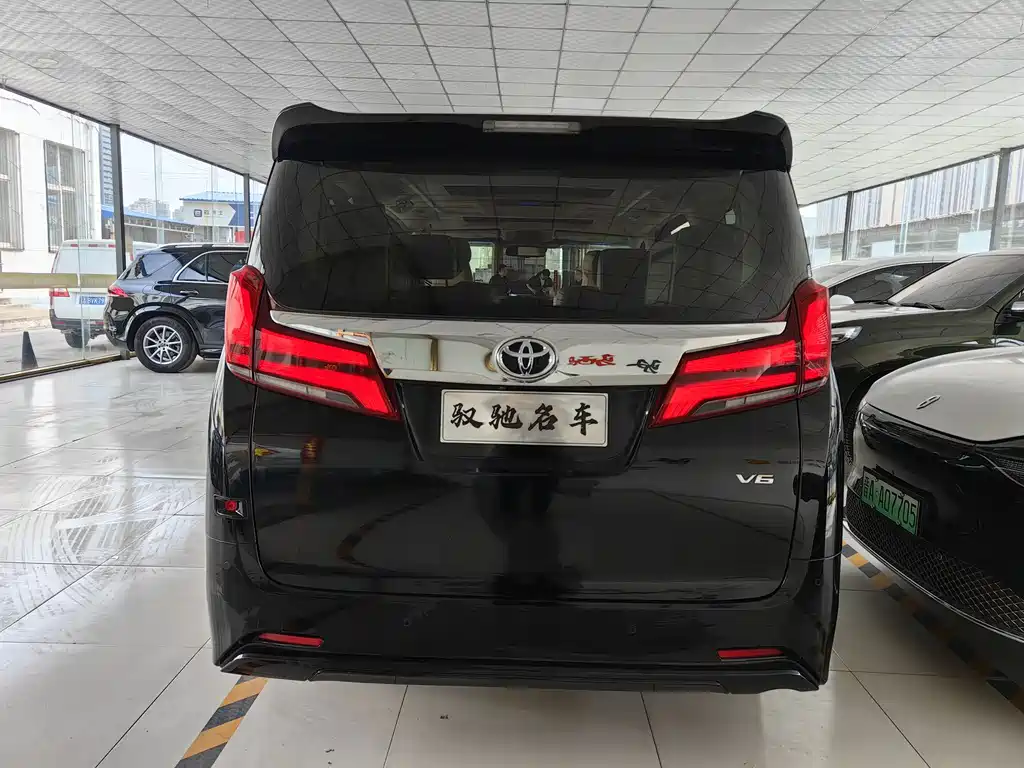 Toyota Alphard 2018 — фото 19