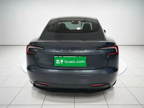 Tesla Model 3 2024