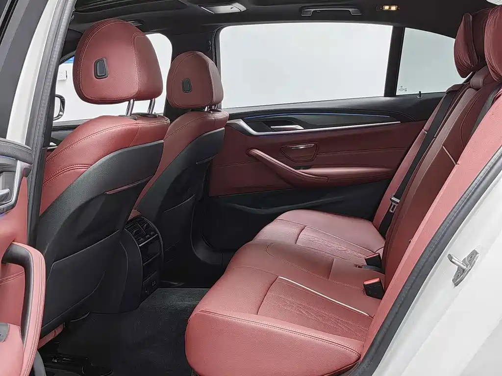 BMW 5 Series New Energy 2023 — фото 11