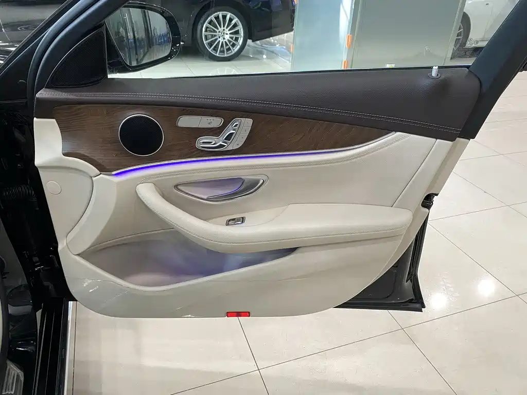 Mercedes-Benz E-Class 2018 — фото 13