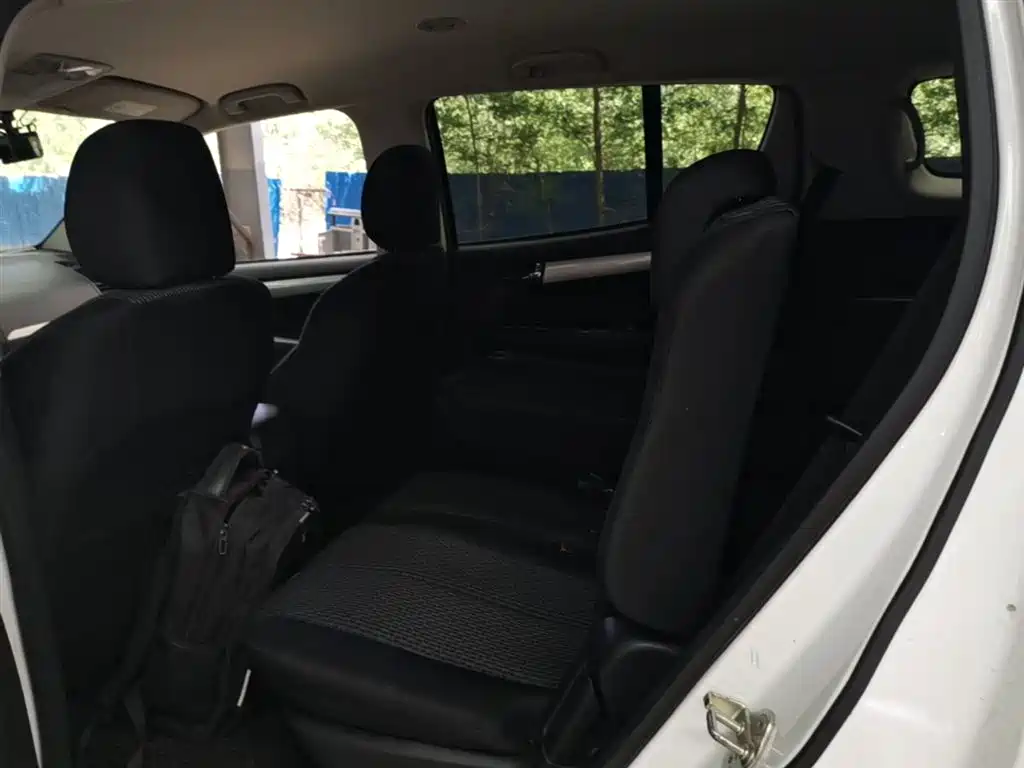 Isuzu MU-X 2017 — фото 17